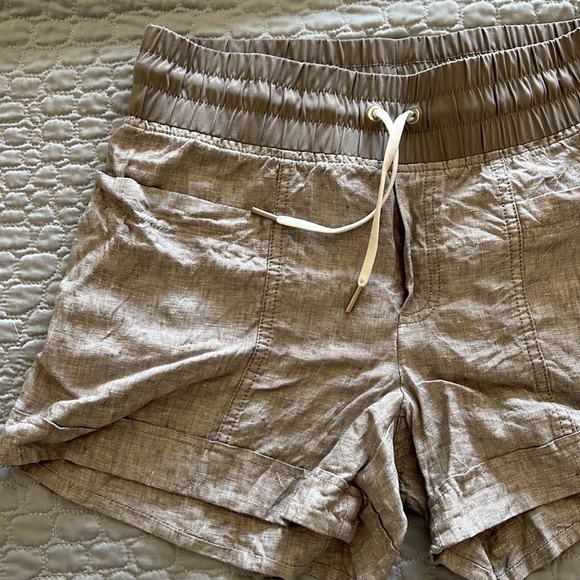 Super comfy athleta shorts size 2 - Picture 2 of 3